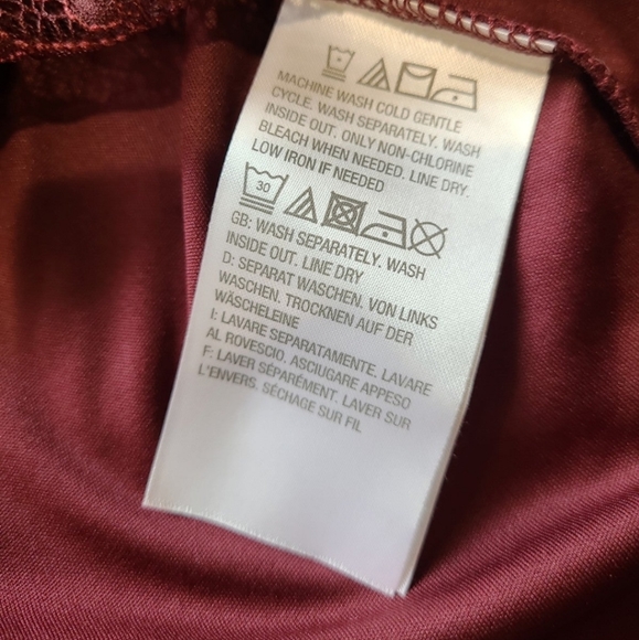 Issac Mizrahi Live Elegant Burgandy Lace Top with keyhole front and back.  SZ 14 - Picture 7 of 10